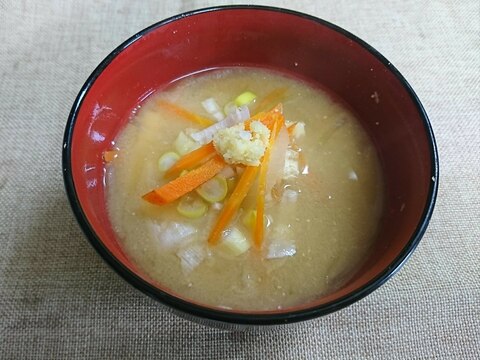 生姜の一絞りでシャッキリする麦味噌汁！